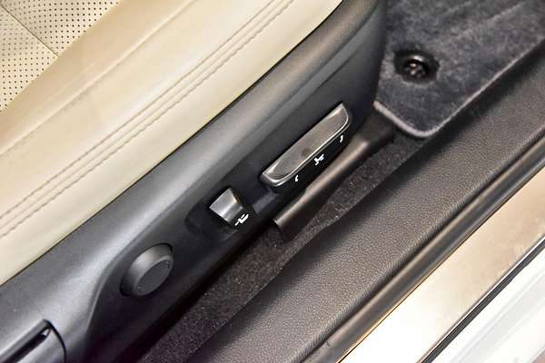 2015 Lexus IS IS200t Sports Luxury ASE30R