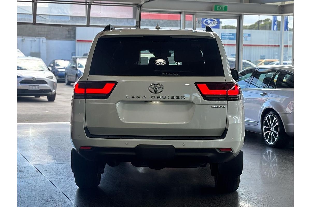 2022 Toyota Landcruiser Sahara FJA300R