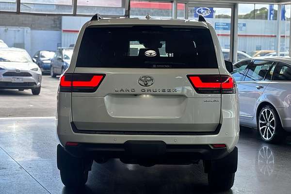 2022 Toyota Landcruiser Sahara FJA300R