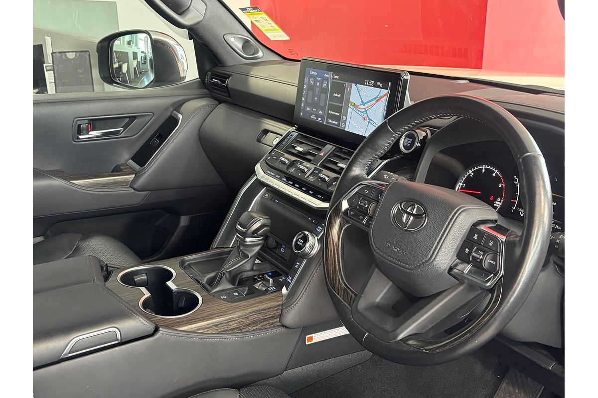 2022 Toyota Landcruiser Sahara FJA300R