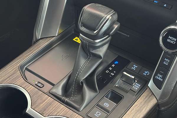 2022 Toyota Landcruiser Sahara FJA300R