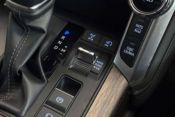 2022 Toyota Landcruiser Sahara FJA300R