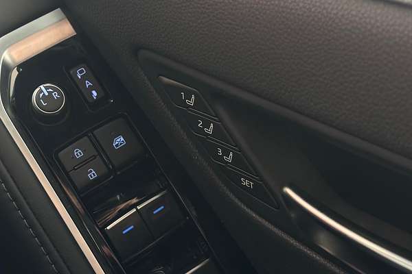 2022 Toyota Landcruiser Sahara FJA300R