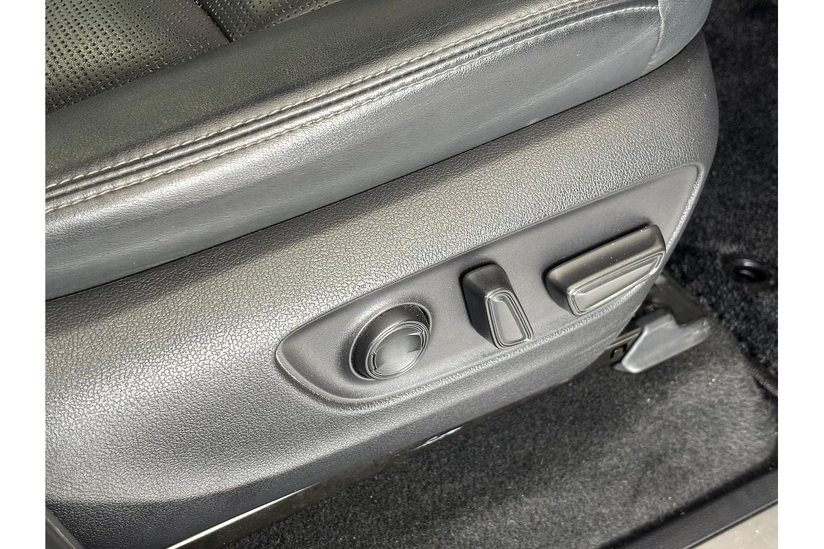 2022 Toyota Landcruiser Sahara FJA300R