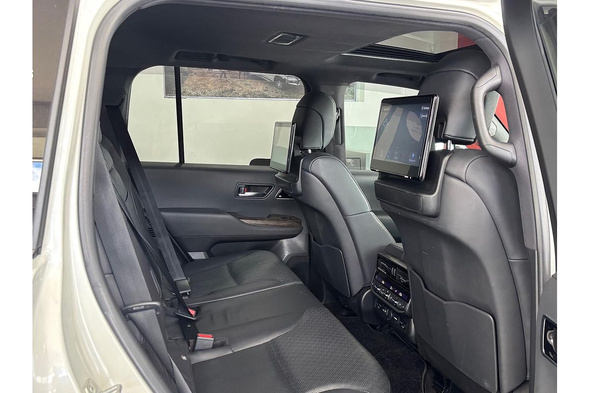 2022 Toyota Landcruiser Sahara FJA300R