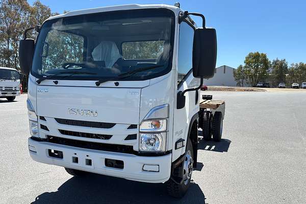 2025 Isuzu N Series NPS 75/45-155 4X4 MWB