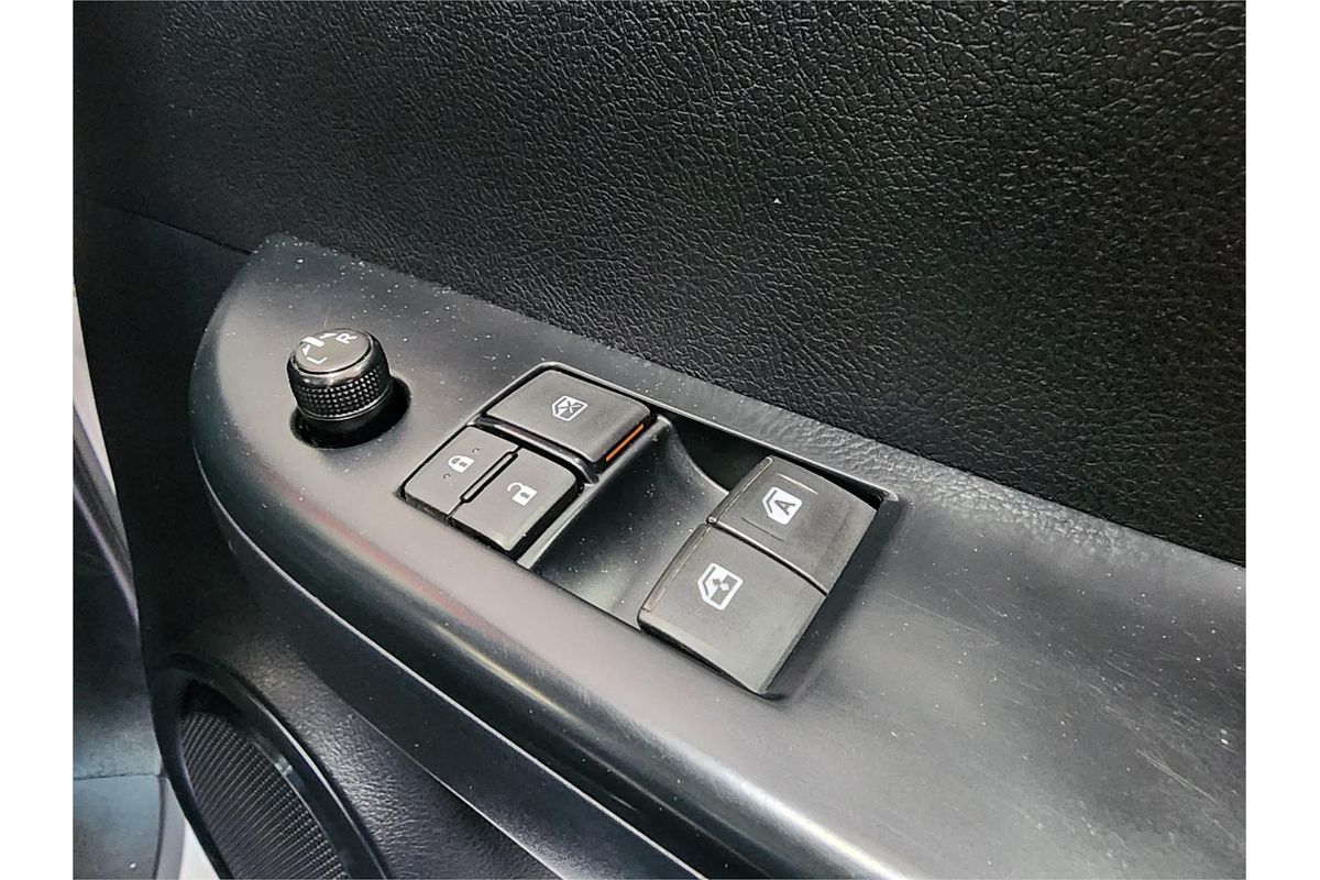 2016 Toyota Hilux Workmate GUN122R Rear Wheel Drive