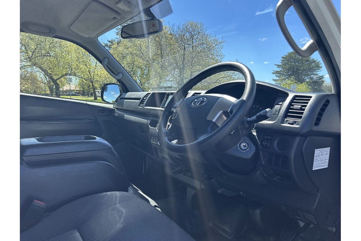 2018 Toyota Hiace Commuter KDH223R