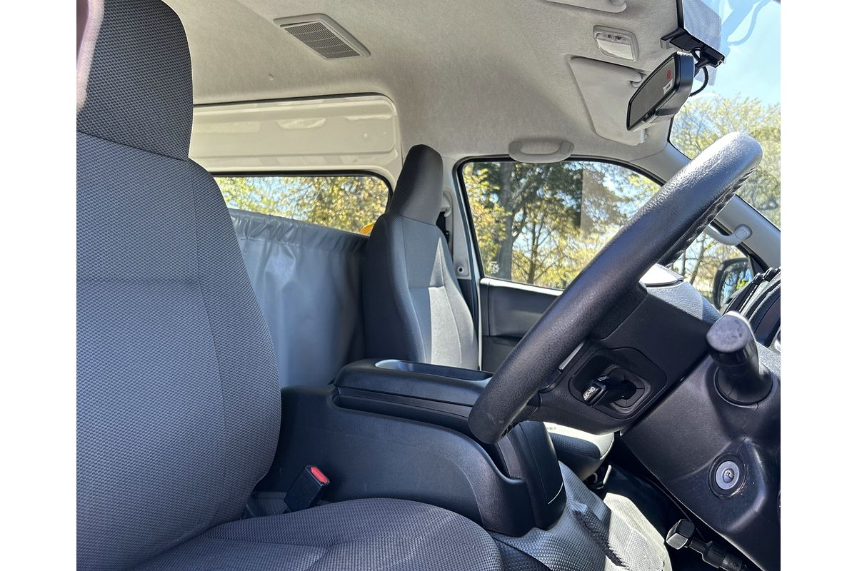 2018 Toyota Hiace Commuter KDH223R