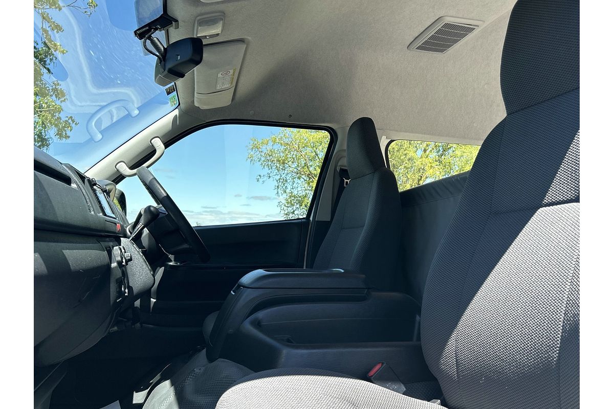 2018 Toyota Hiace Commuter KDH223R