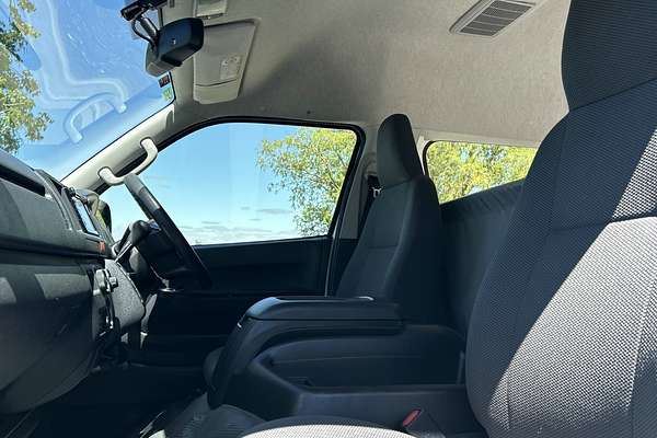 2018 Toyota Hiace Commuter KDH223R