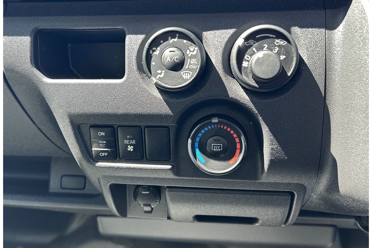 2018 Toyota Hiace Commuter KDH223R