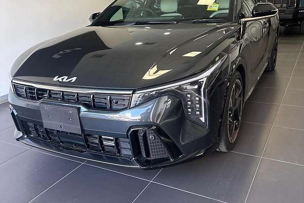2025 Kia K4 GT-Line CL4m