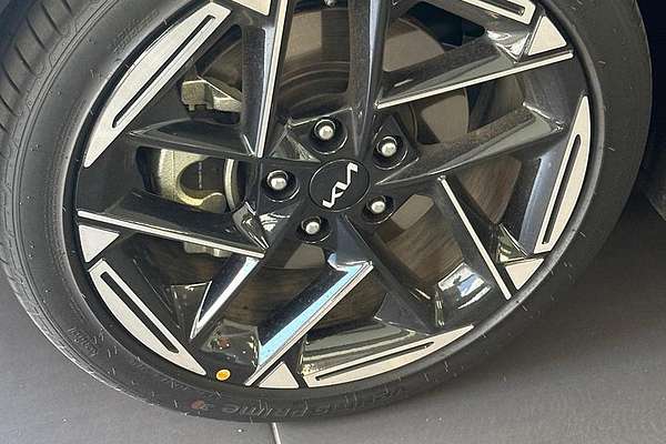 2025 Kia K4 GT-Line CL4m