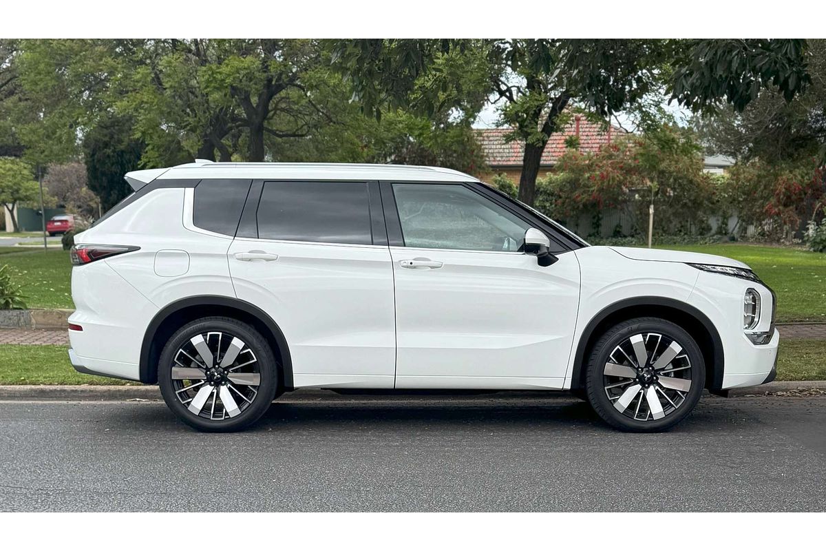 2025 Mitsubishi Outlander Exceed ZM