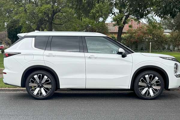 2025 Mitsubishi Outlander Exceed ZM