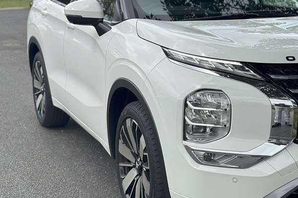 2025 Mitsubishi Outlander Exceed ZM
