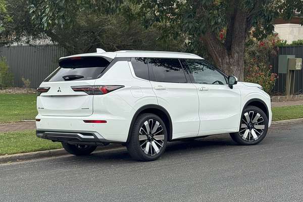 2025 Mitsubishi Outlander Exceed ZM