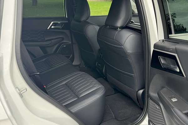 2025 Mitsubishi Outlander Exceed ZM