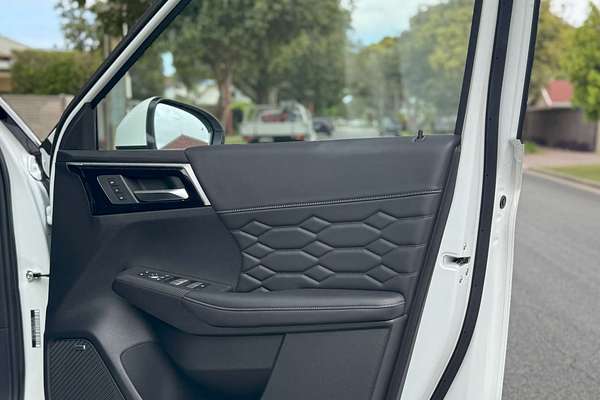 2025 Mitsubishi Outlander Exceed ZM