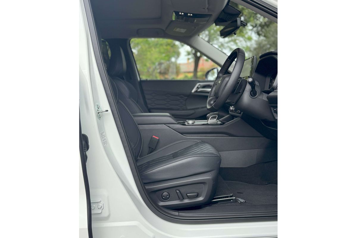 2025 Mitsubishi Outlander Exceed ZM