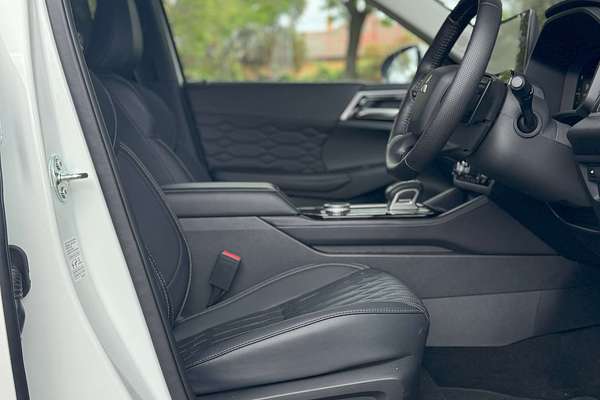 2025 Mitsubishi Outlander Exceed ZM