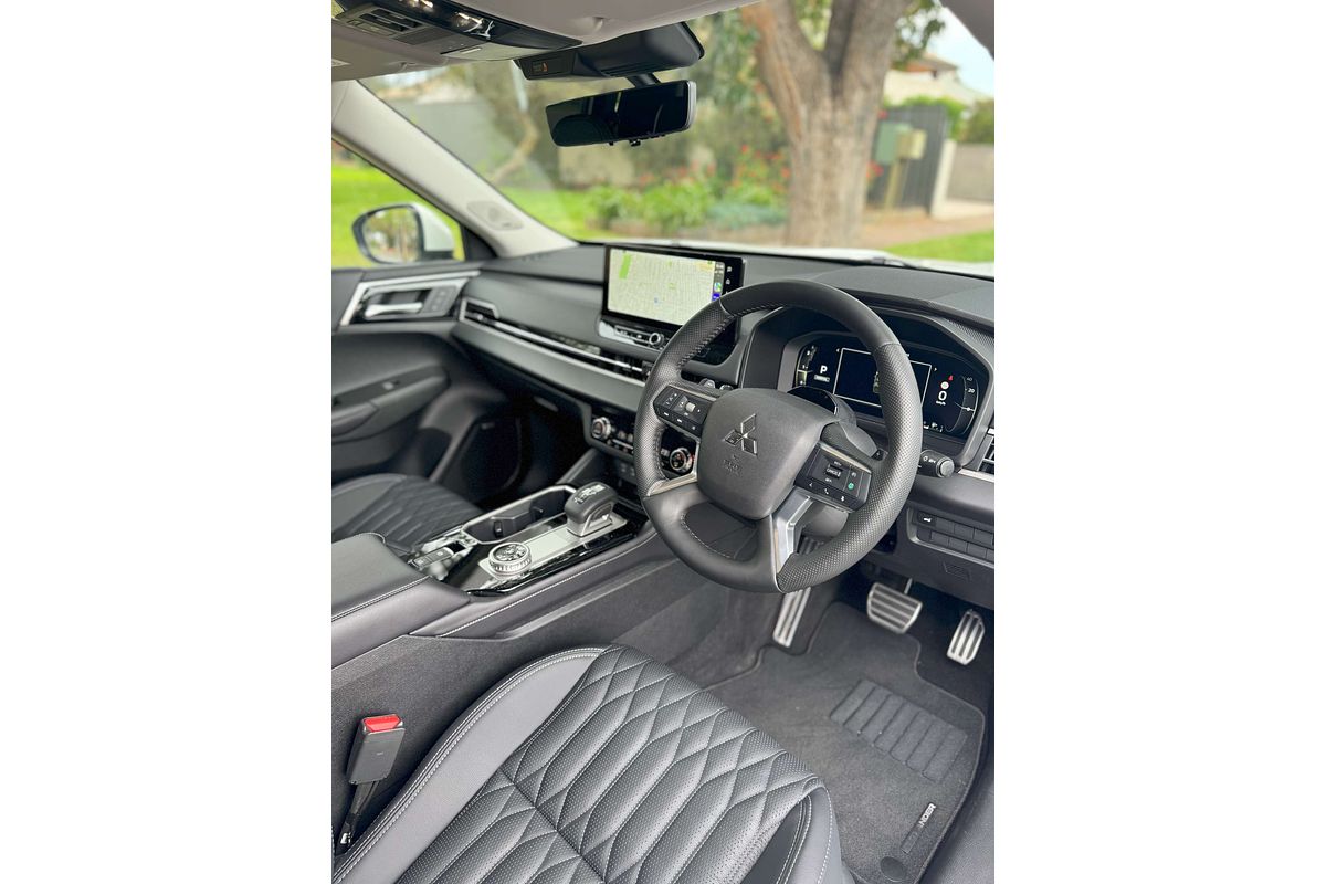 2025 Mitsubishi Outlander Exceed ZM