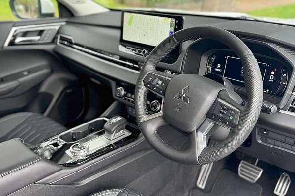 2025 Mitsubishi Outlander Exceed ZM