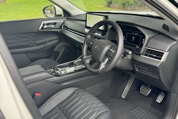 2025 Mitsubishi Outlander Exceed ZM