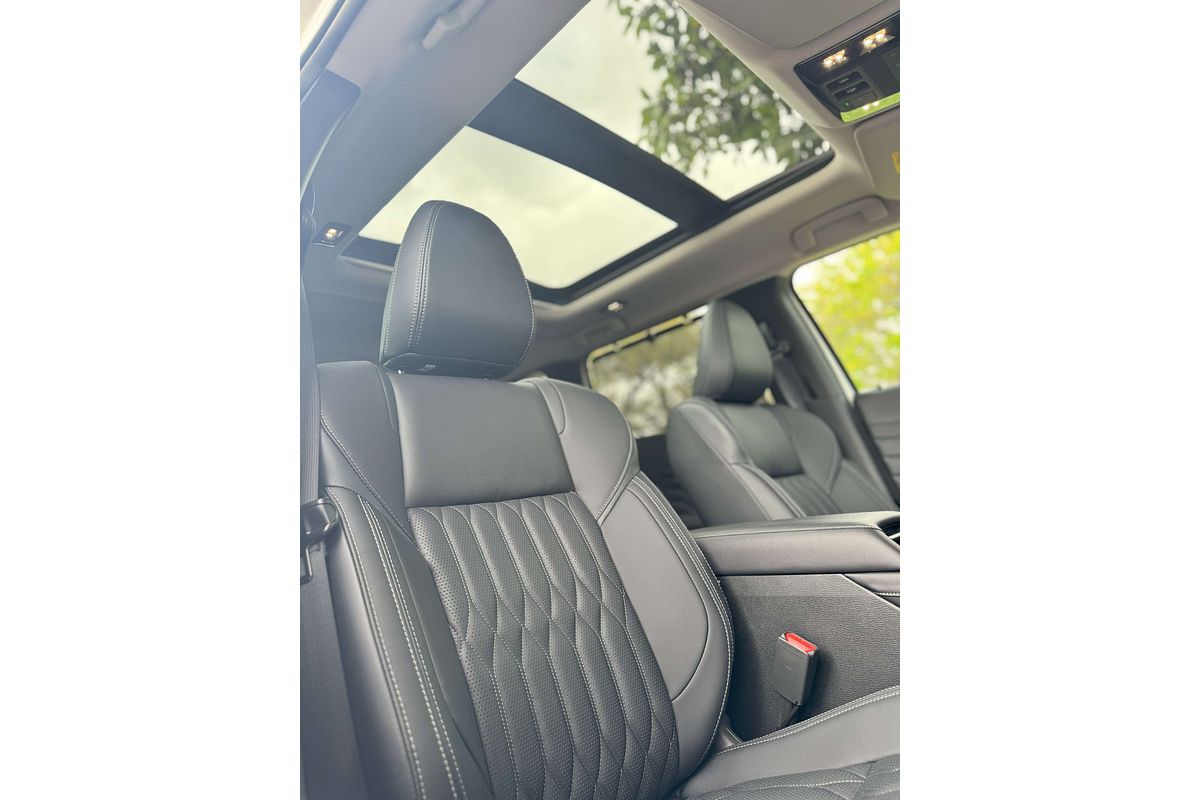 2025 Mitsubishi Outlander Exceed ZM