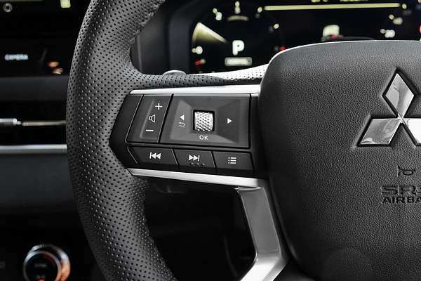 2025 Mitsubishi Outlander LS ZM