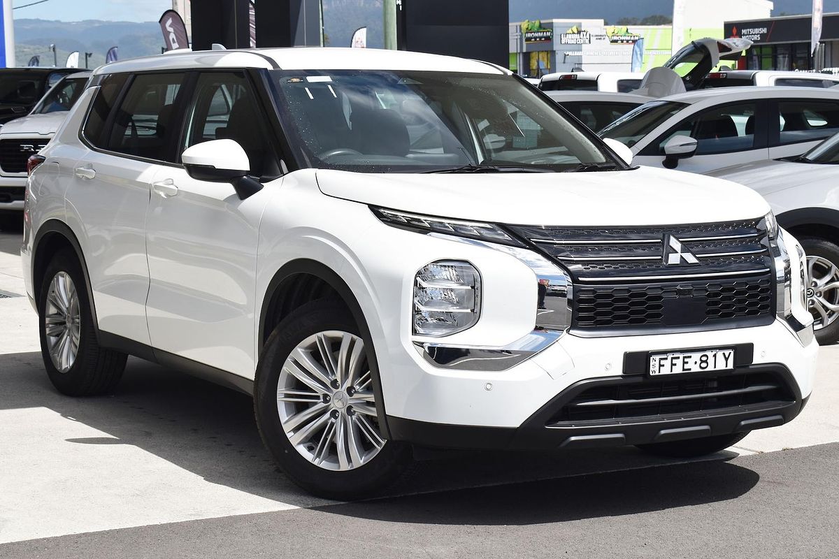 2023 Mitsubishi Outlander ES ZM
