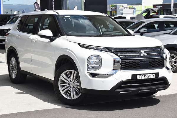 2023 Mitsubishi Outlander ES ZM