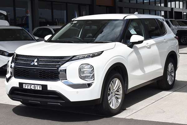2023 Mitsubishi Outlander ES ZM
