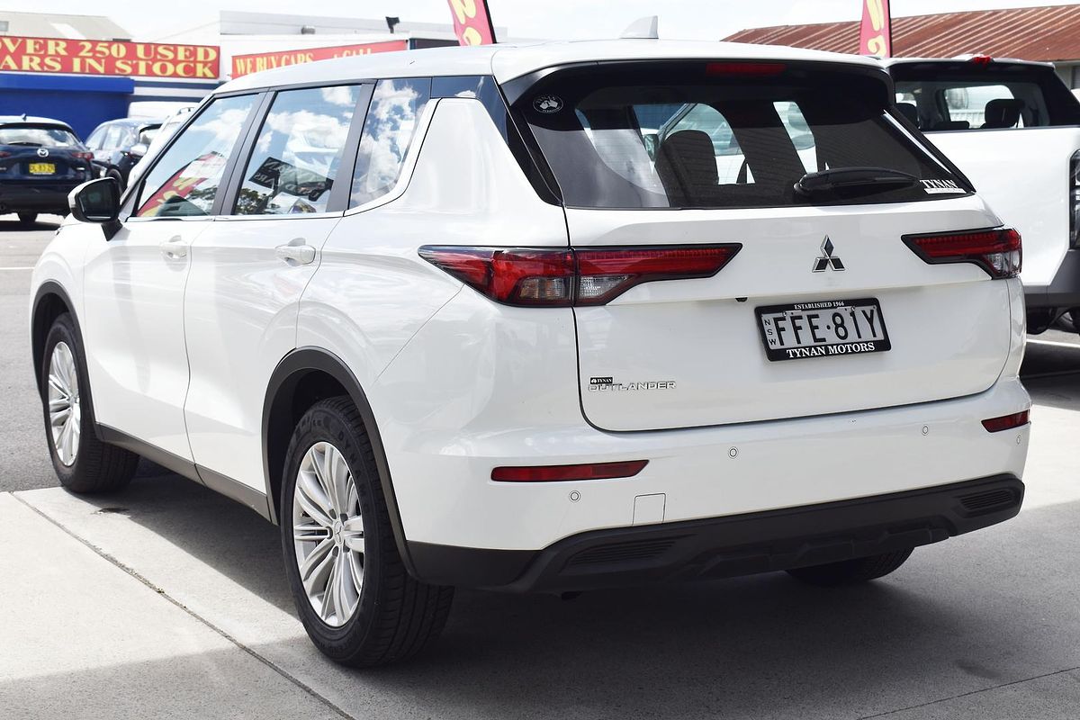 2023 Mitsubishi Outlander ES ZM