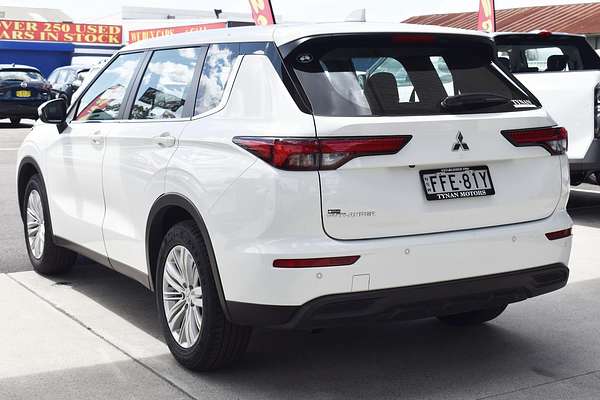 2023 Mitsubishi Outlander ES ZM