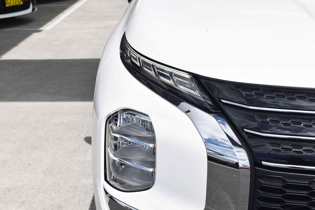 2023 Mitsubishi Outlander ES ZM