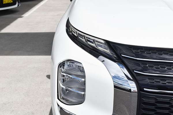 2023 Mitsubishi Outlander ES ZM