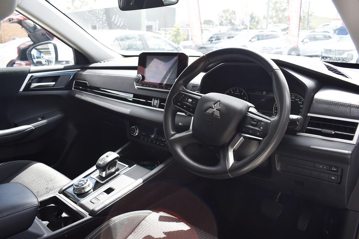 2023 Mitsubishi Outlander ES ZM
