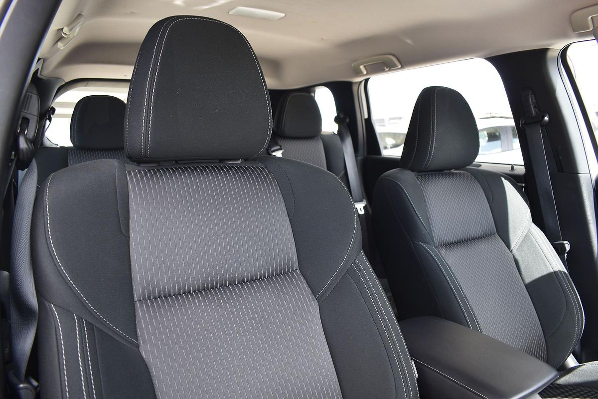 2023 Mitsubishi Outlander ES ZM