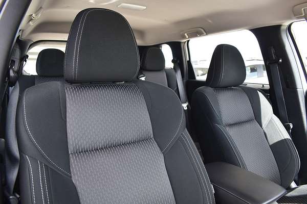 2023 Mitsubishi Outlander ES ZM