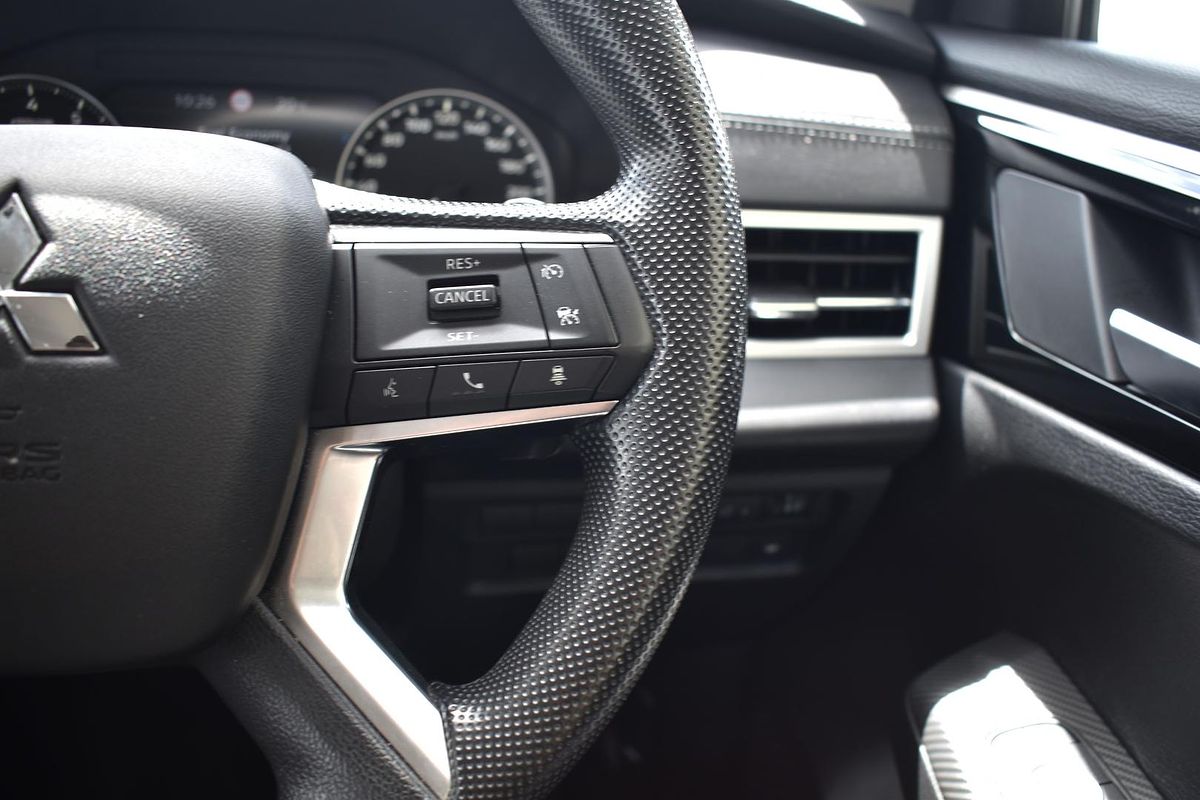 2023 Mitsubishi Outlander ES ZM