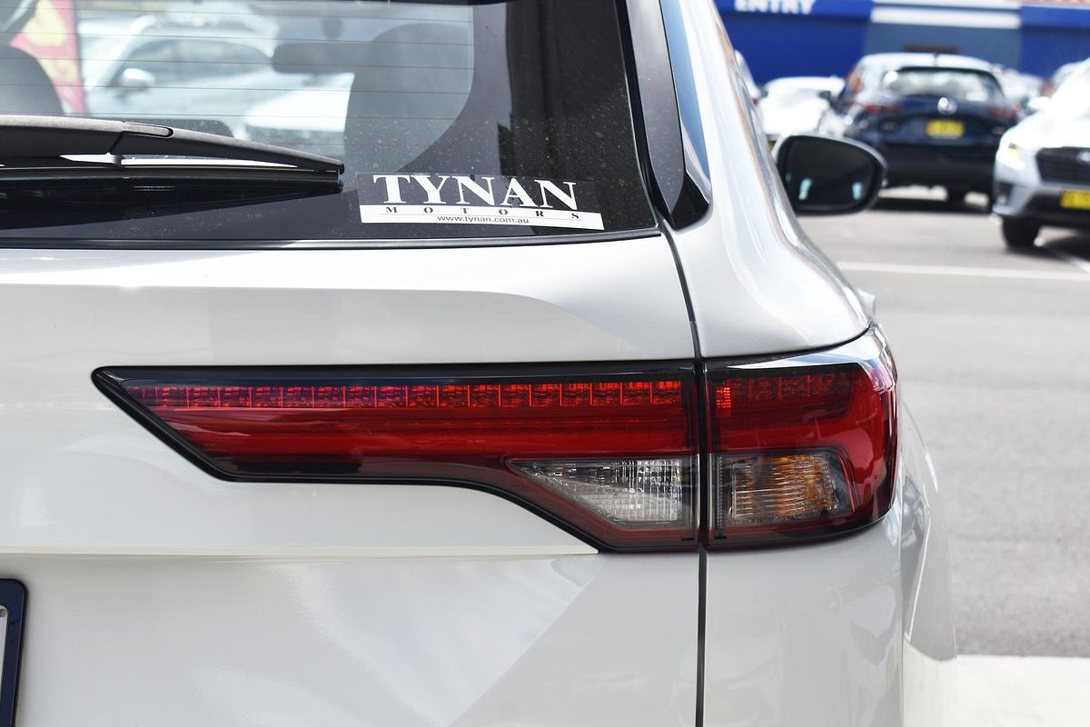 2023 Mitsubishi Outlander ES ZM