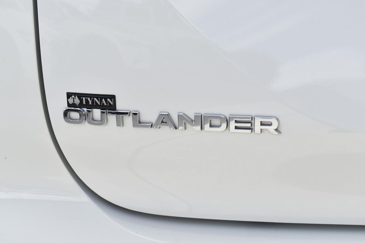 2023 Mitsubishi Outlander ES ZM