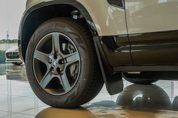 2025 Land Rover Defender 110 P400e X-Dynamic SE L663