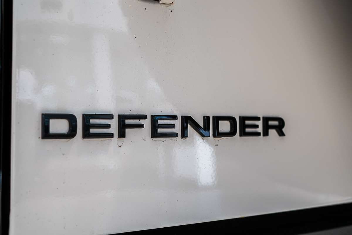 2025 Land Rover Defender 110 P400e X-Dynamic SE L663