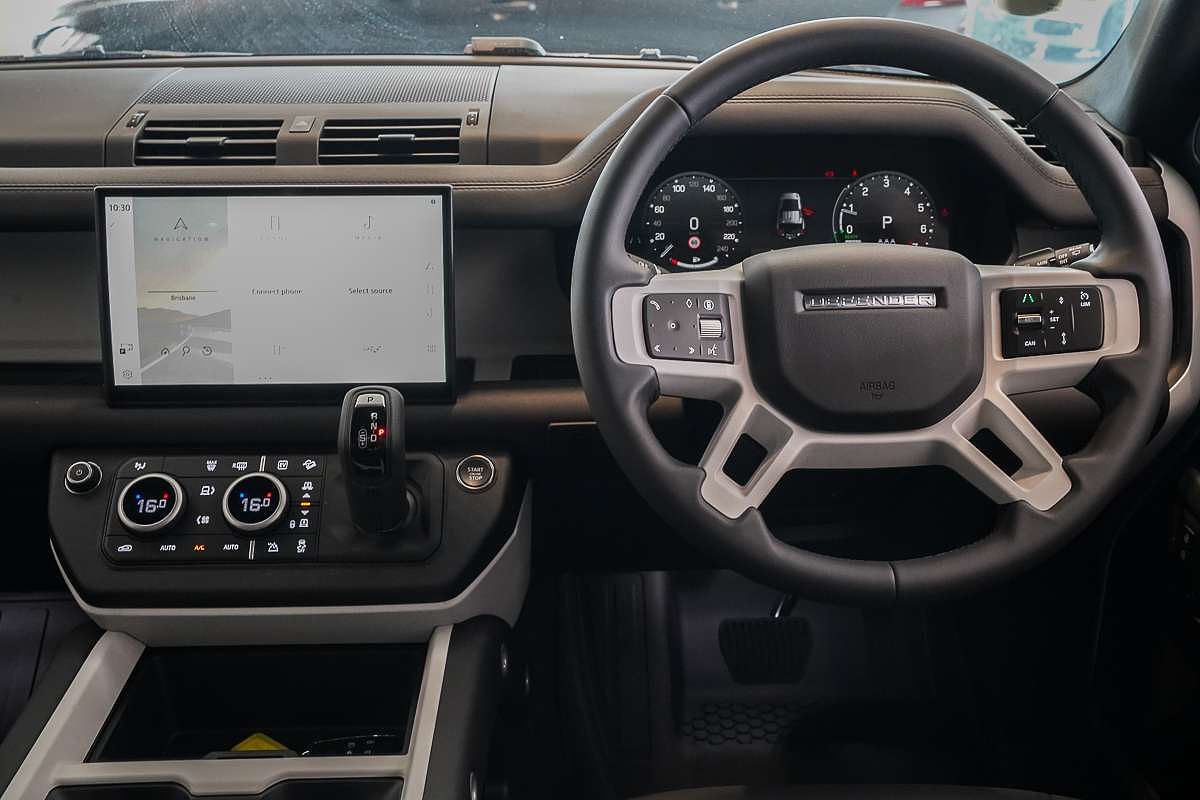 2025 Land Rover Defender 110 P400e X-Dynamic SE L663