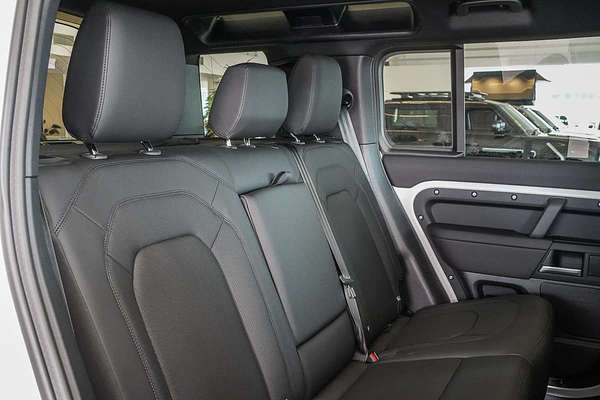 2025 Land Rover Defender 110 P400e X-Dynamic SE L663