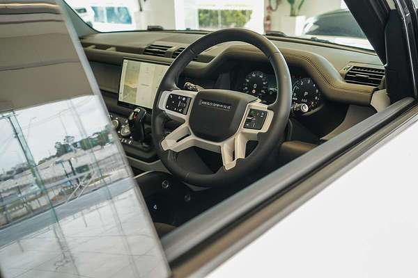 2025 Land Rover Defender 110 P400e X-Dynamic SE L663