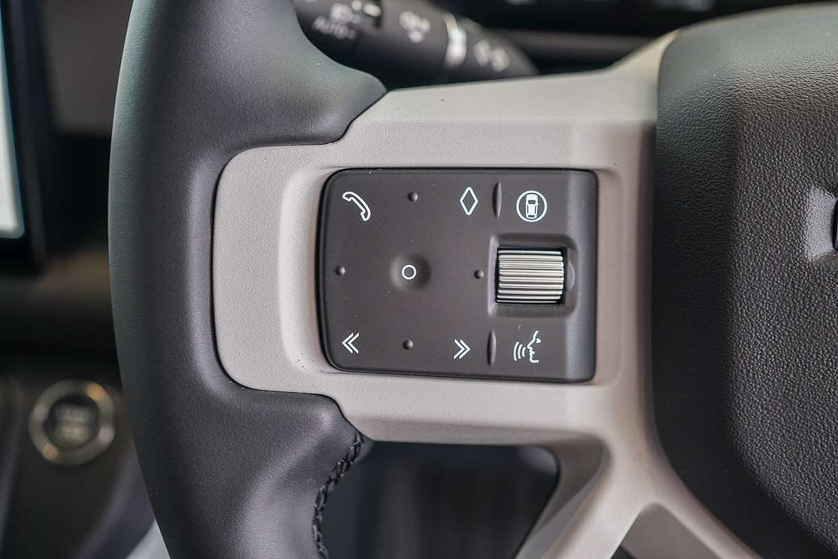 2025 Land Rover Defender 110 P400e X-Dynamic SE L663